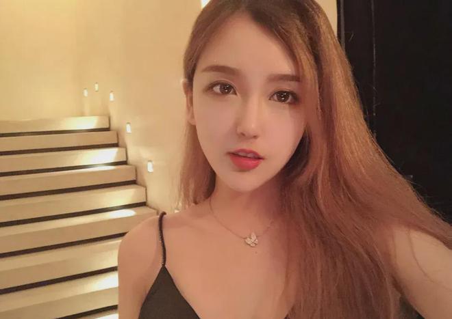 解说“电竞椅震动” 为何让粉丝疯狂？开元棋牌网站Rita小雨桑大美女电竞(图2)