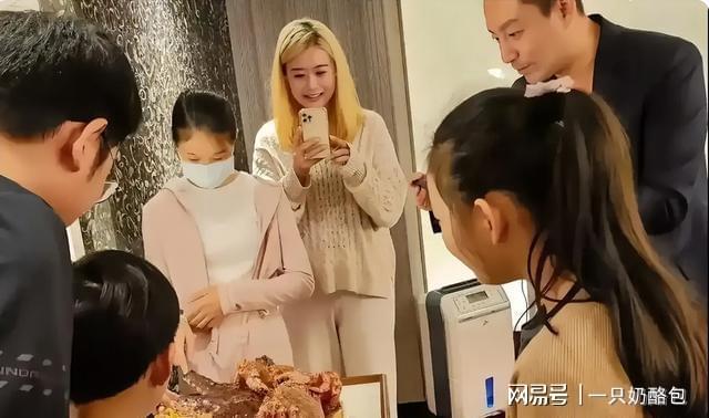 层 11岁女孩庆生背后的家族暗涌开元棋牌app豪门生日宴现亲情断(图2)